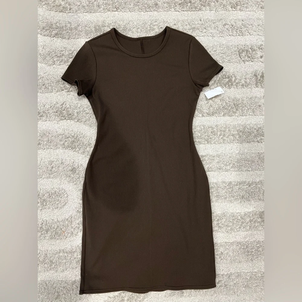 ALO GODDESS RIBBED brown SHORT SLEEVE DRESS